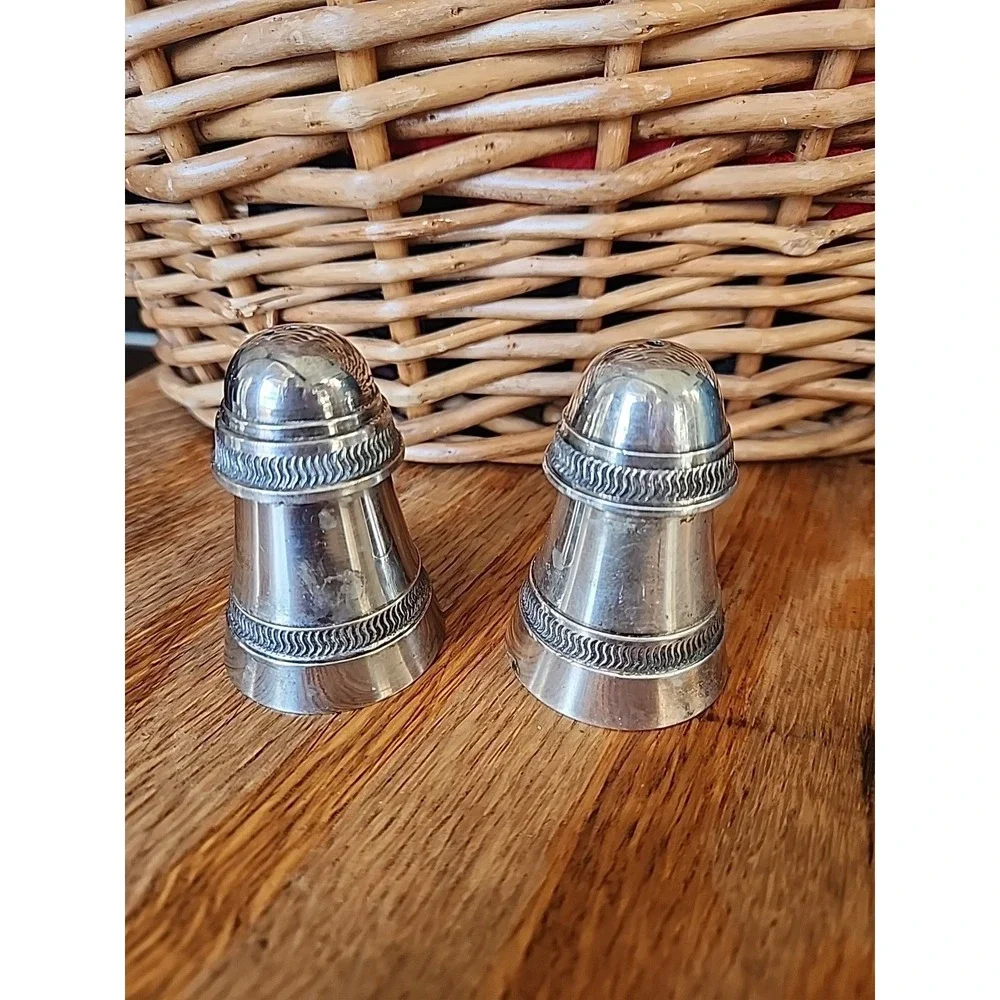 Vtg Silverplate Metal Salt & Pepper Shakers fancy classic‎